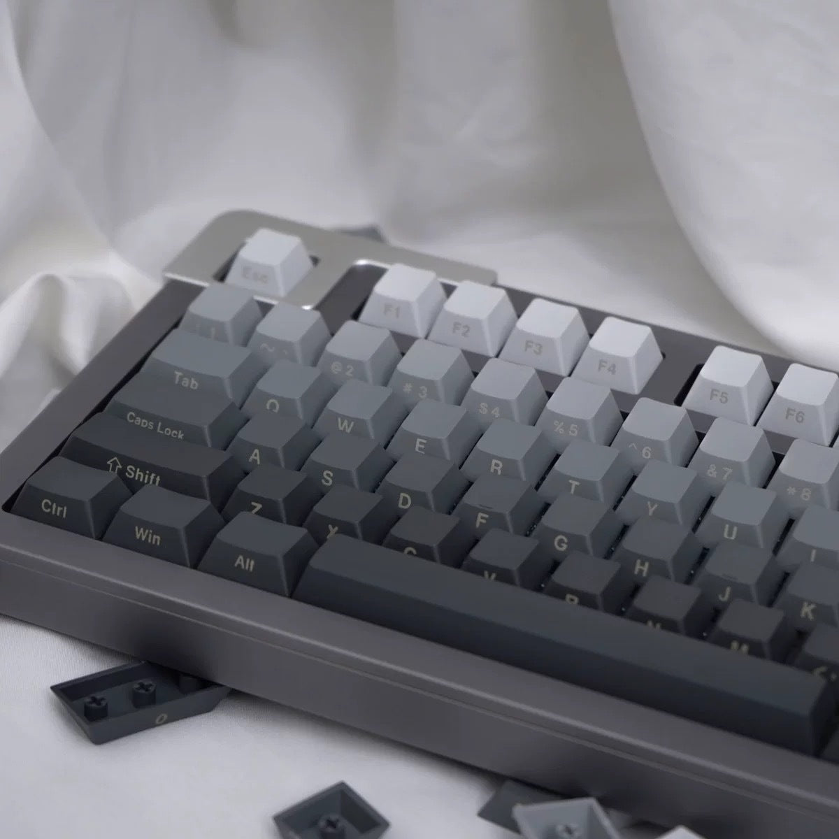 Polar Daylight Side Engraved Transparent Keycap PBT Micro Sand Surface 133 Key Dip Dye Six Color Gradient Personality Adaptable Mechanical Keyboard